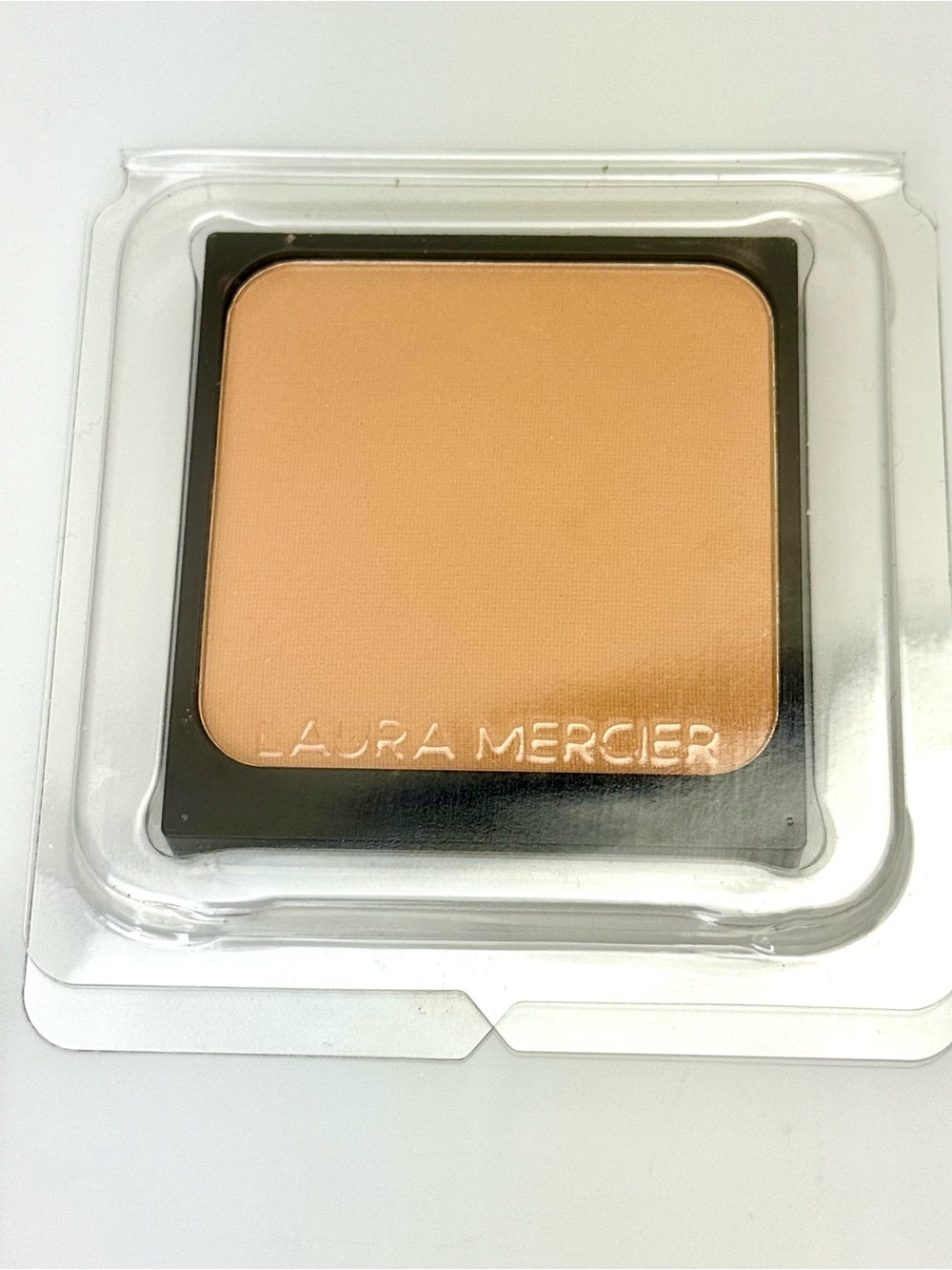 Laura Mercier • Translucent Pressed Setting Powder - Picture 1 of 5